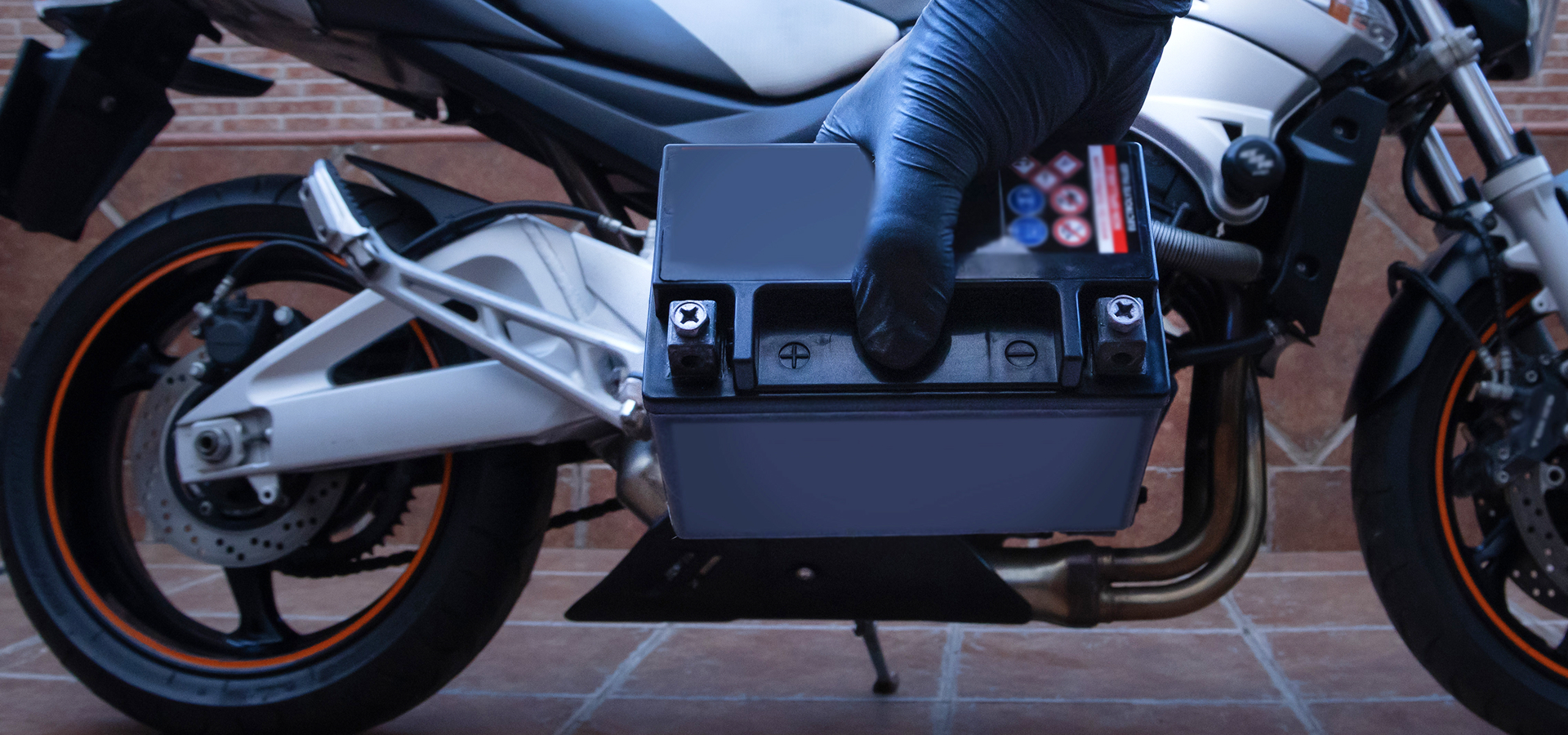 5 hábitos que reduzem a vida útil da bateria da sua moto
